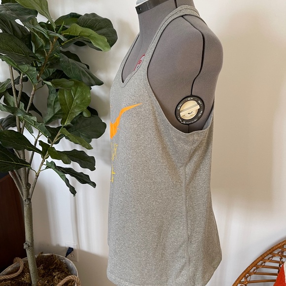 Nike Large Swoosh Dri-Fit tank top - Picture 4 of 8